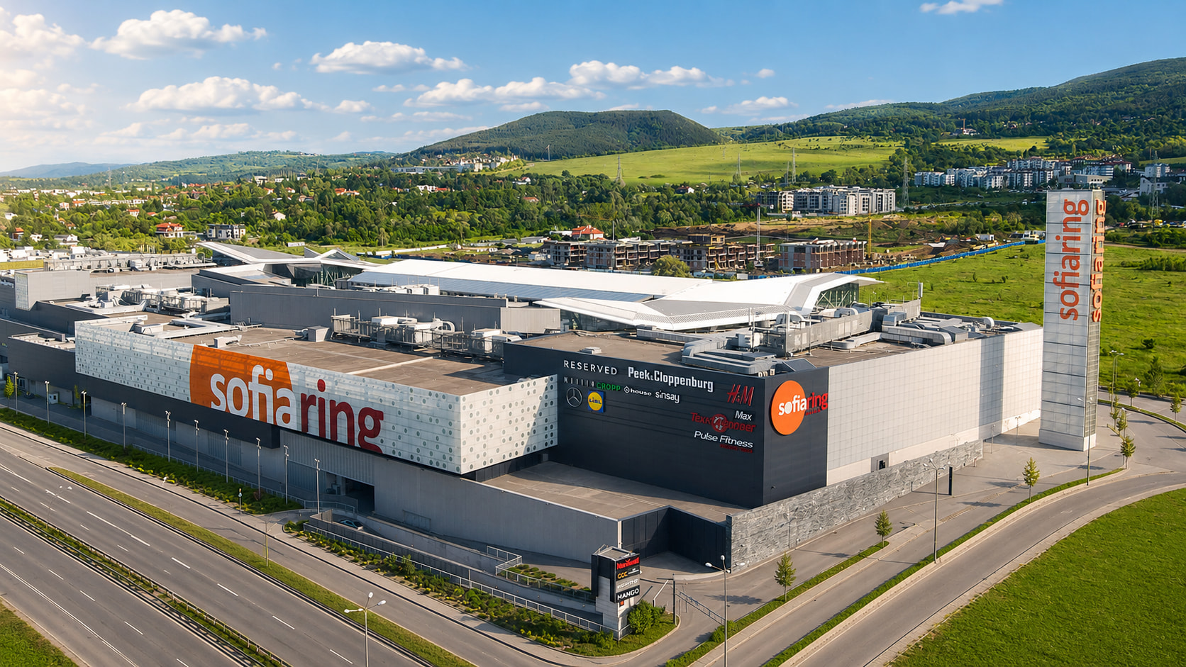 Sofia Ring Mall от въздуха — Околовръстният път минава непосредствено пред мола